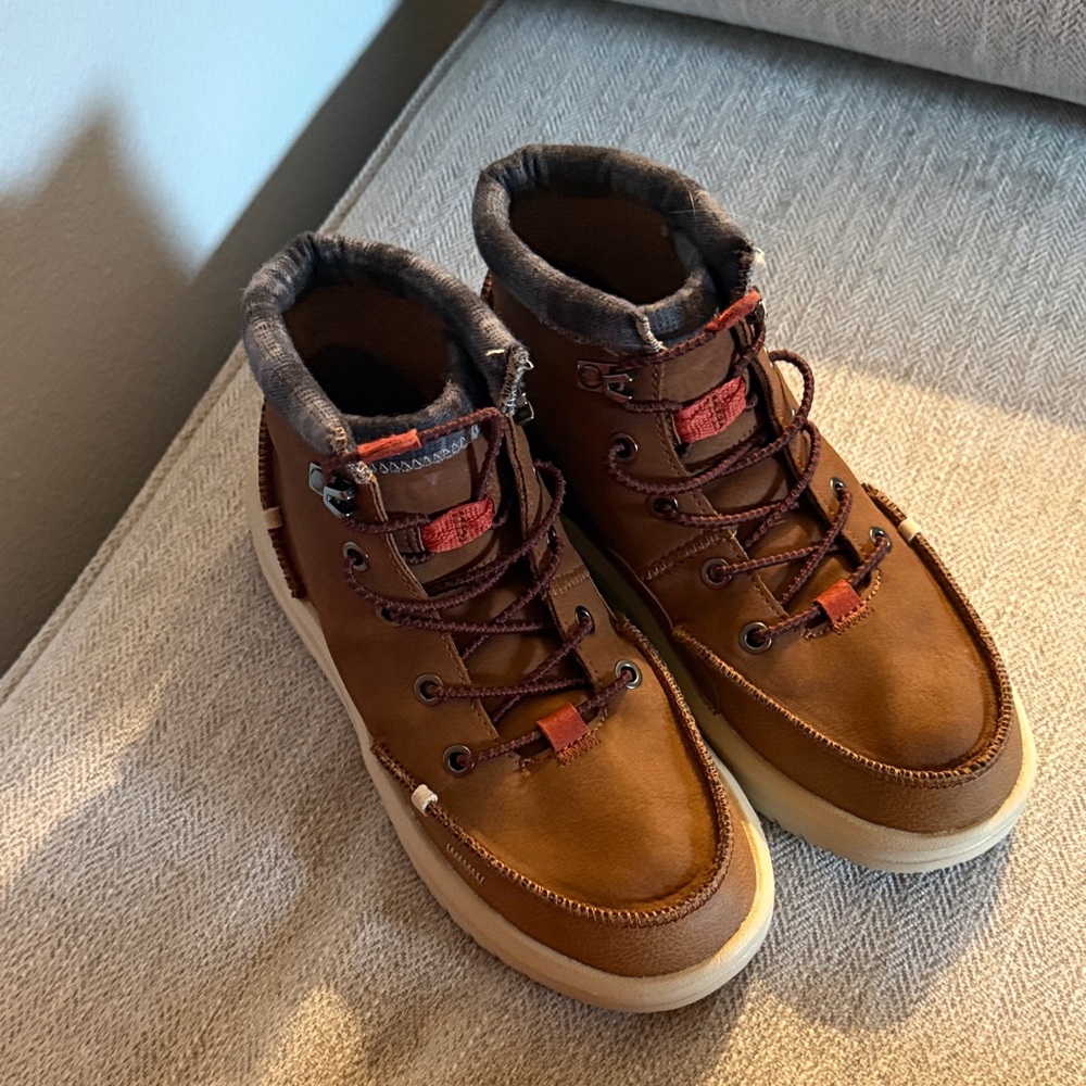 Hey Dude Kids Tan Boots - Picture 2 of 3